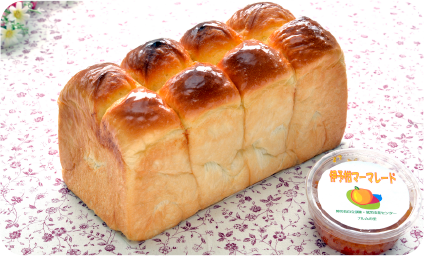 EM食パンとマーマレード